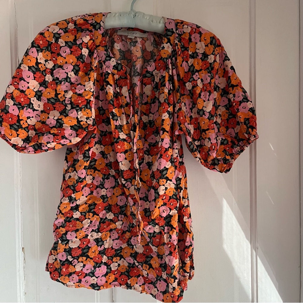 Loft floral top size xs pink orange and green - Picture 3 of 6